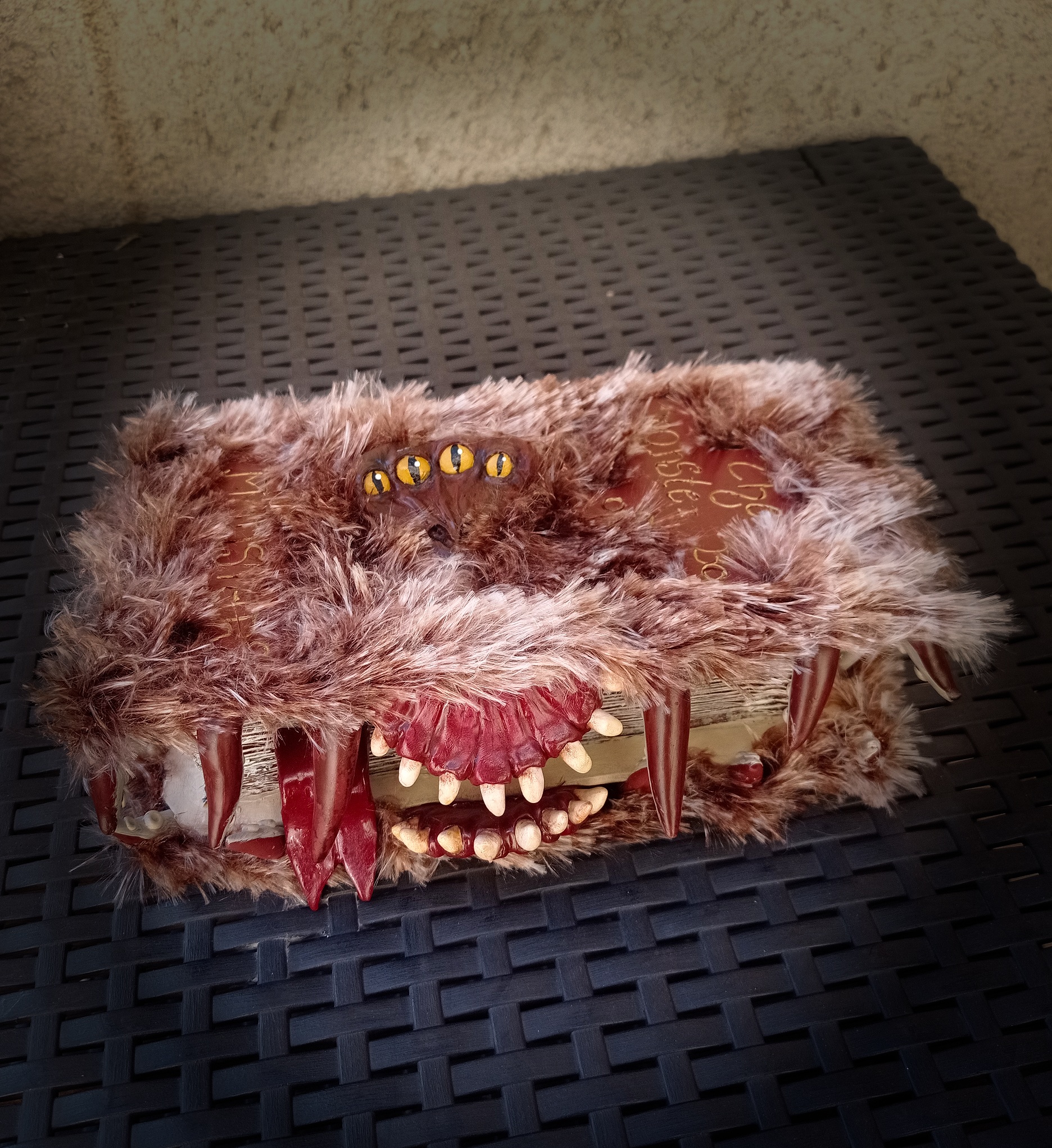 Boîte livre Le Livre des Monstres inspiration Harry Potter - Création par Fantasy Corner v.2