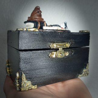 Boite en bois avec Sculpture miniature du bureau de Dumbledore - Création par Fantasy Corner