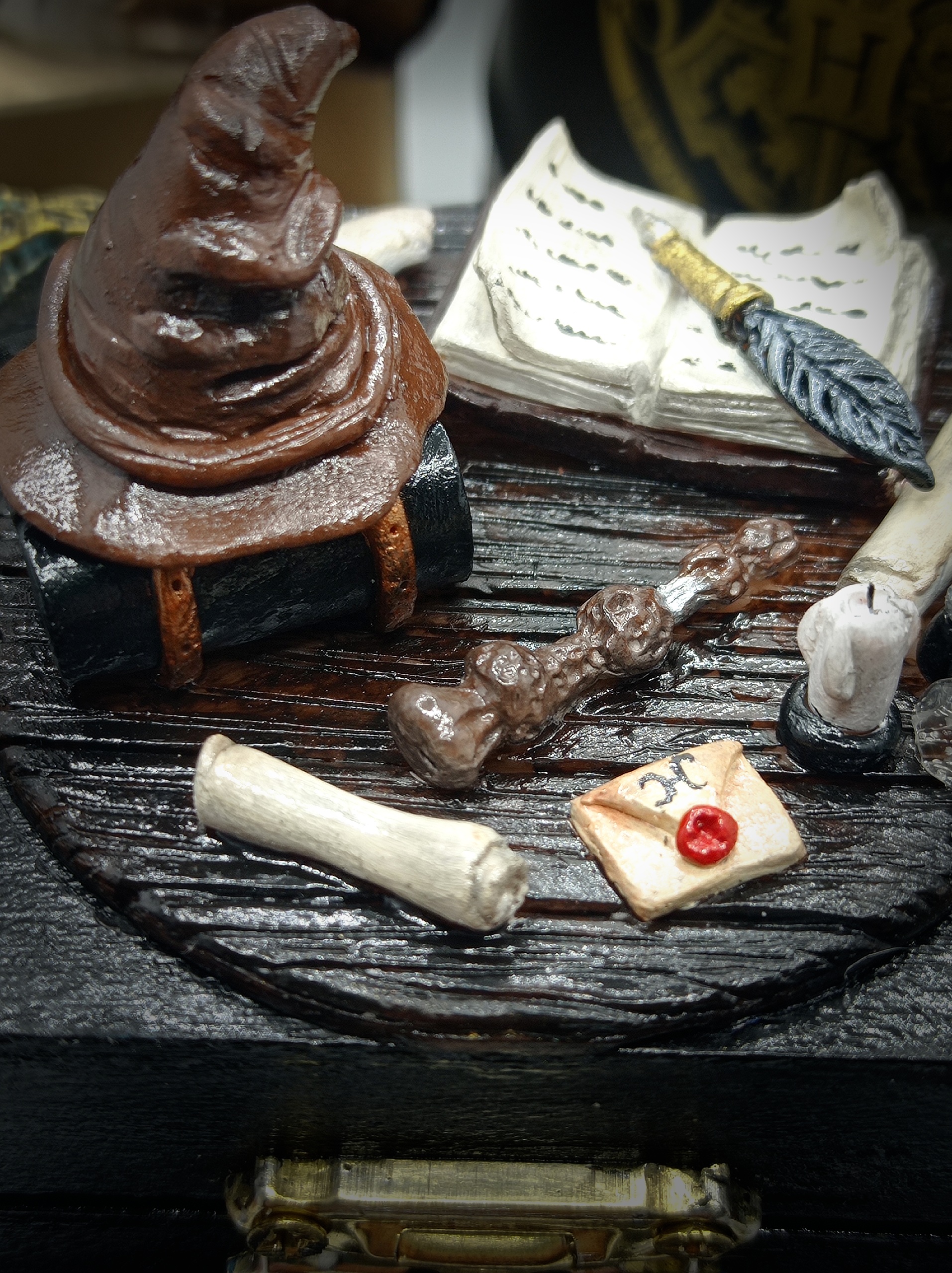 Boite en bois avec Sculpture miniature du bureau de Dumbledore - Création par Fantasy Corner – Image 7