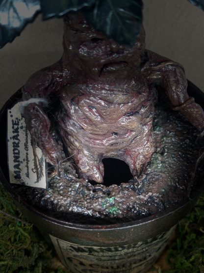 Sculpture Mandragore dans son pot inspiration Harry Potter - Création par Fantasy Corner – Image 6