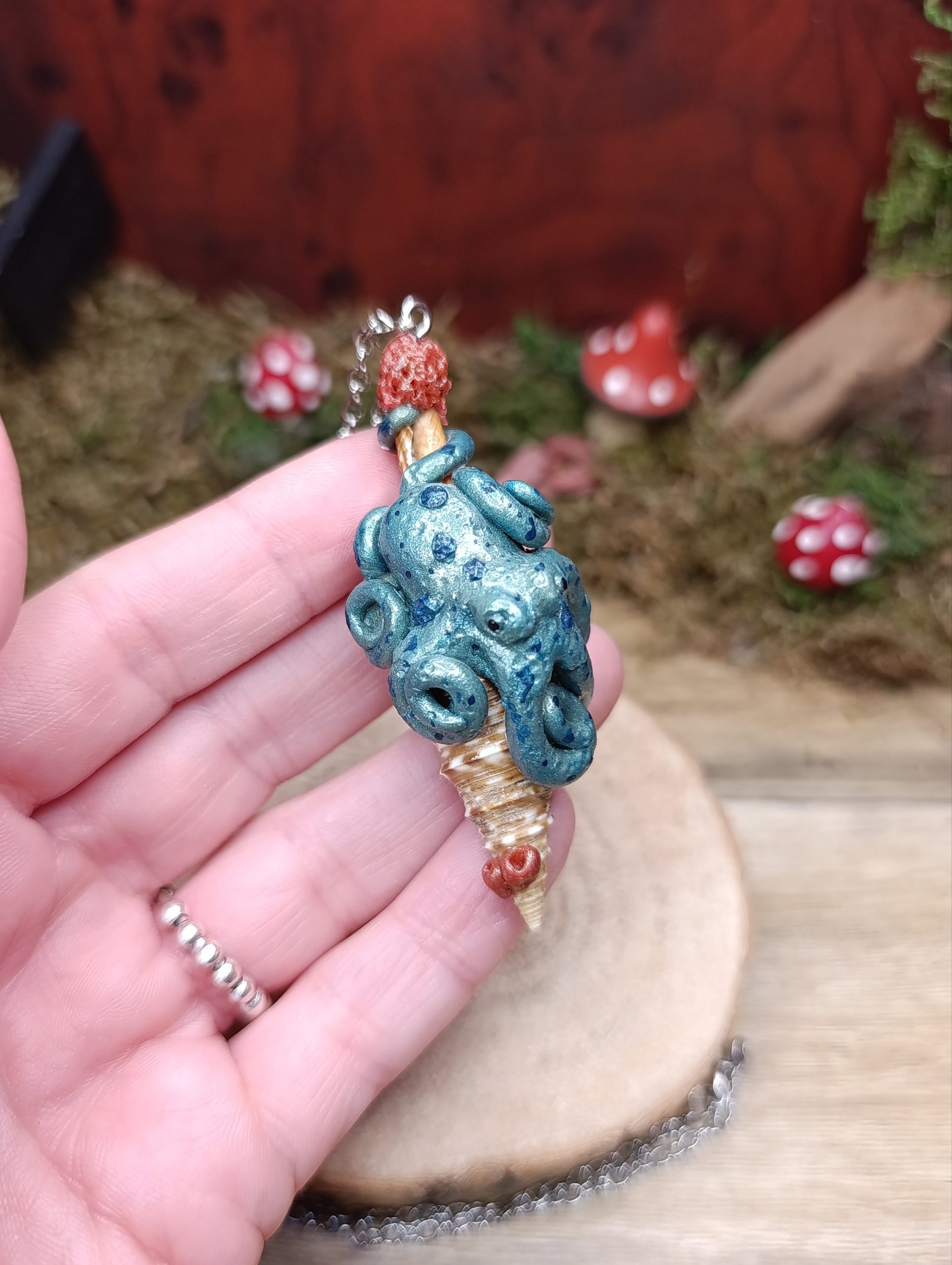 Collier Pieuvre et tentacules Fantasy sur coquillage en pâte polymère – Image 4