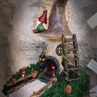 Sculpture Handmade maison champignon avec gnome / maison féerique / Forêt enchantée / Fait main