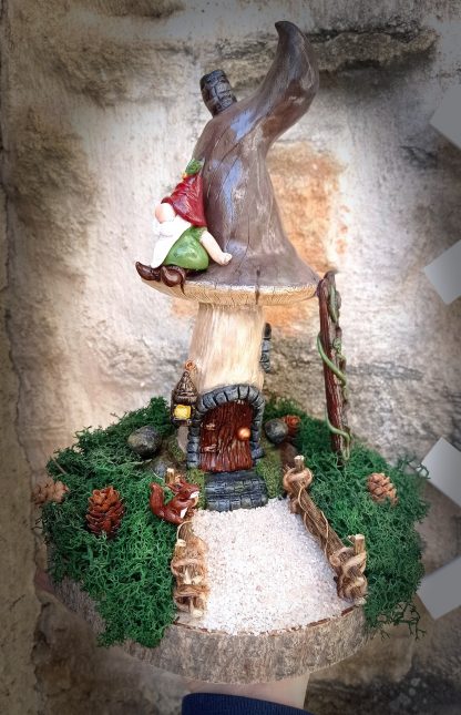 Sculpture Handmade maison champignon avec gnome / maison féerique / Forêt enchantée / Fait main