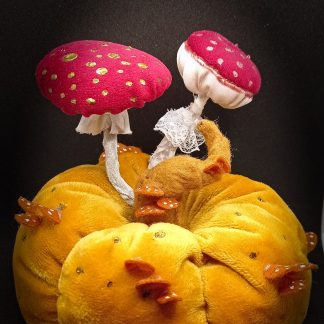 Coussin décoratif citrouille et champignons fantasy