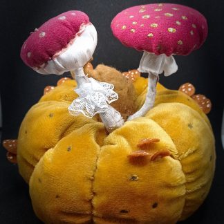 Coussin décoratif citrouille et champignons fantasy