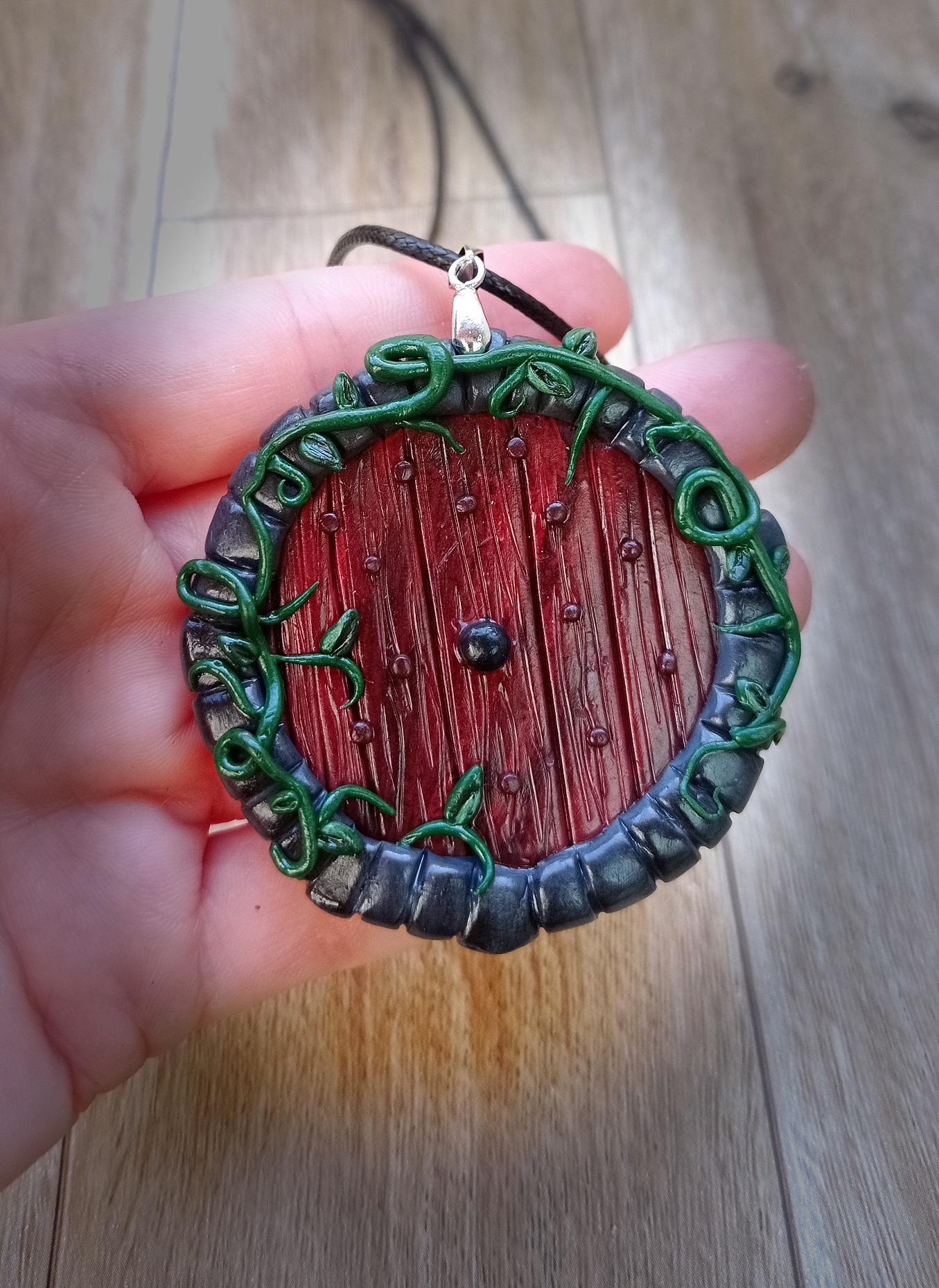 Collier avec pendentif porte de Hobbit
