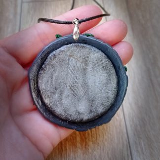 Collier avec pendentif porte de Hobbit