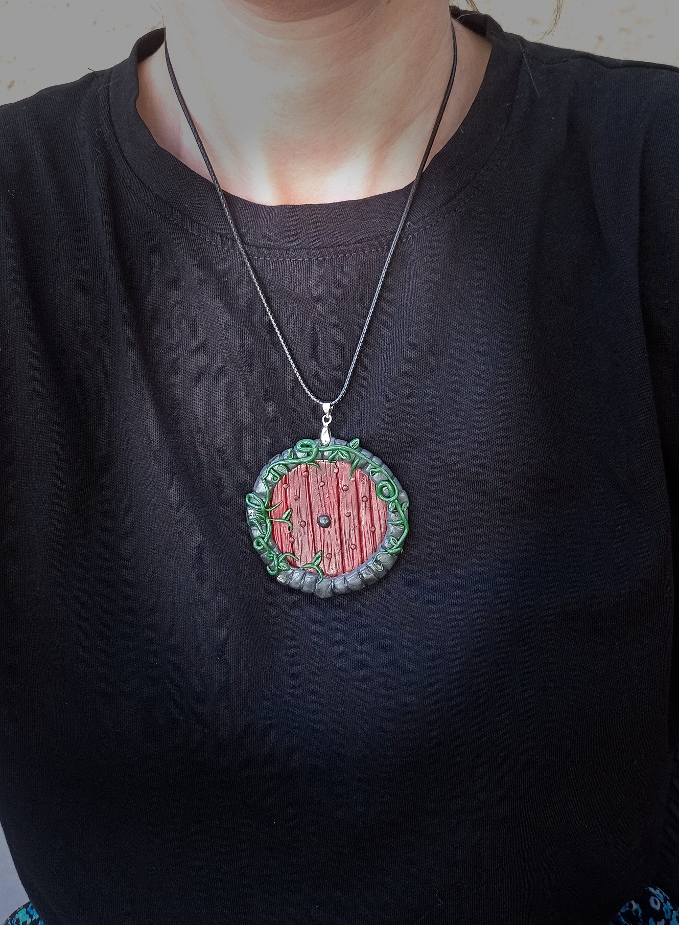 Collier avec pendentif porte de Hobbit – Image 3