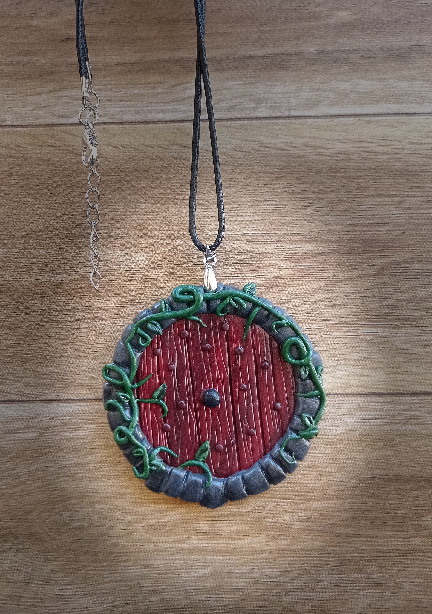 Collier avec pendentif porte de Hobbit – Image 4
