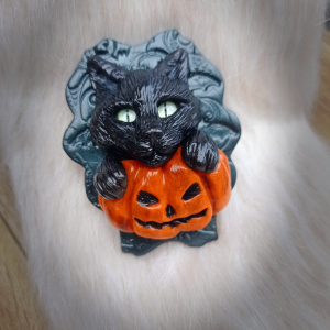 Pin’s chat d’Halloween avec citrouille Jack O’Lantern