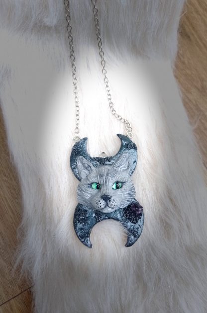 Collier avec pendentif tête de chat et 2 lunes avec cristaux – Image 4
