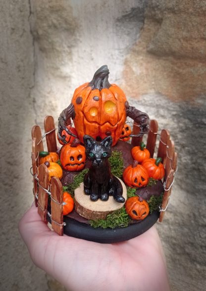 Sculpture diorama citrouille Jack'o Lantern et chat noir
