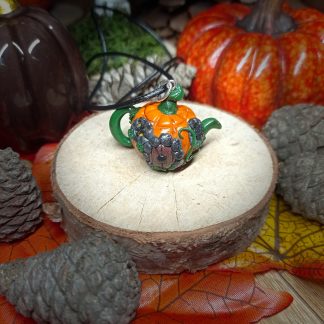 Collier pendentif théière miniature en forme de maison citrouille