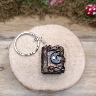 Porte clé grimoire lune - fait main