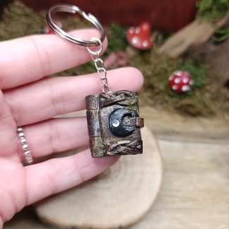 Porte clé grimoire lune - fait main
