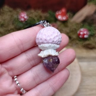 Collier pendentif champignon sur pointe d'améthyste brute - fait main