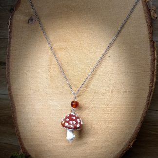 Collier pendentif champignon perle rouge fait main