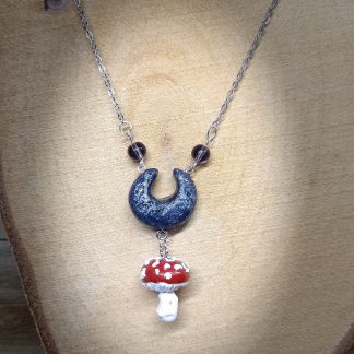 Collier pendentif lune et champignon - fait main