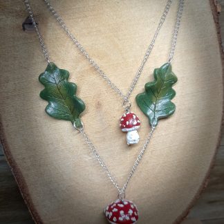 Collier champignons et feuilles de chêne fait main