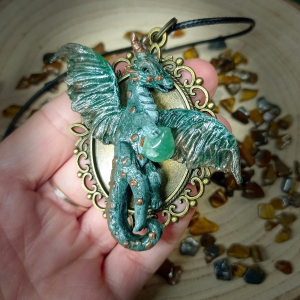 Collier pendentif dragon vert avec aventurine – fait main