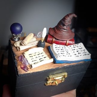 Boîte bois inspiration Harry Potter avec choixpeau magique - bureau de sorcier miniature - fait main