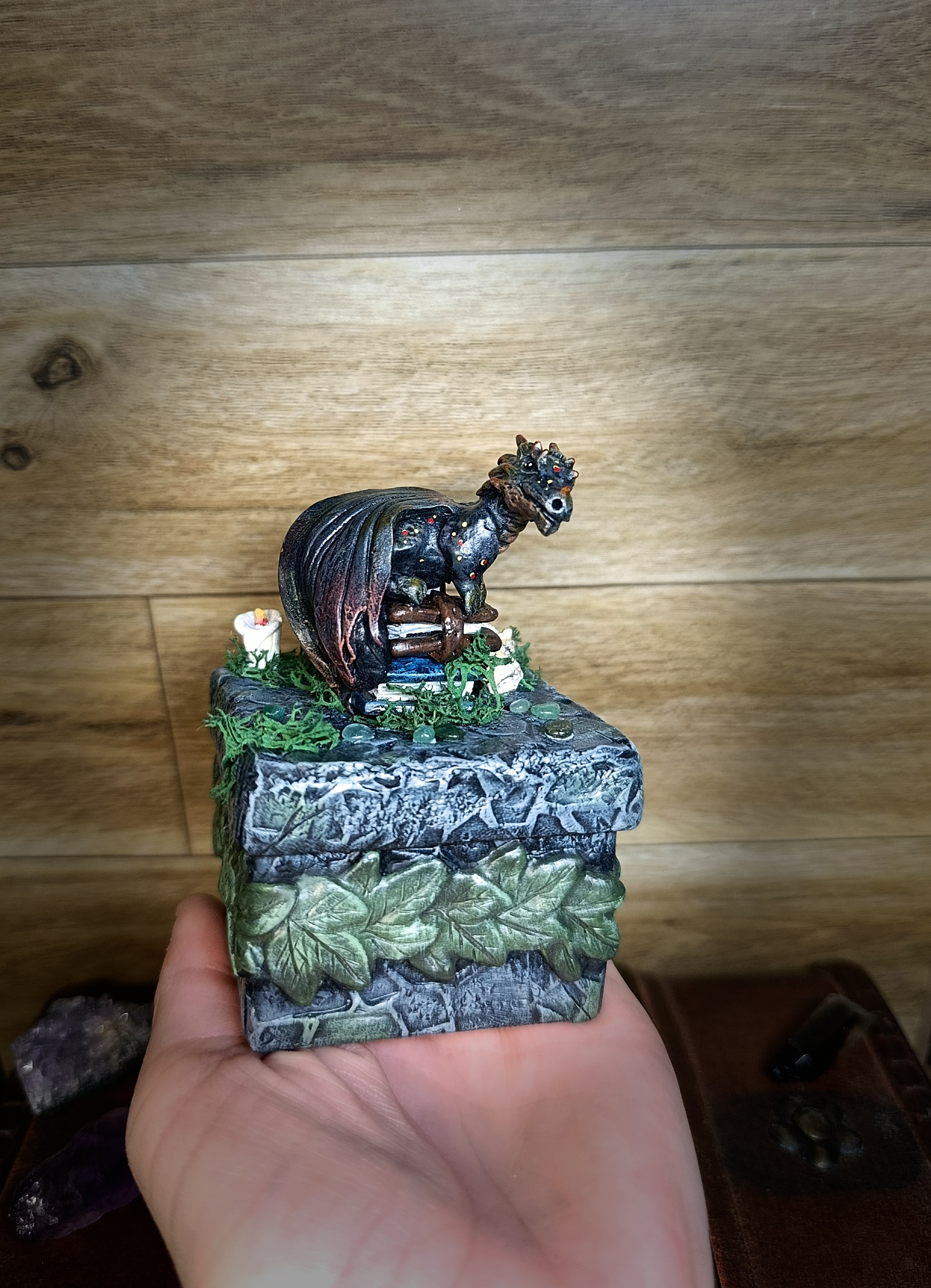 🔥RÉSERVÉ🔥 Boîte Fantasy Dragon sur livres avec parchemins et bougie - fait main – Image 4