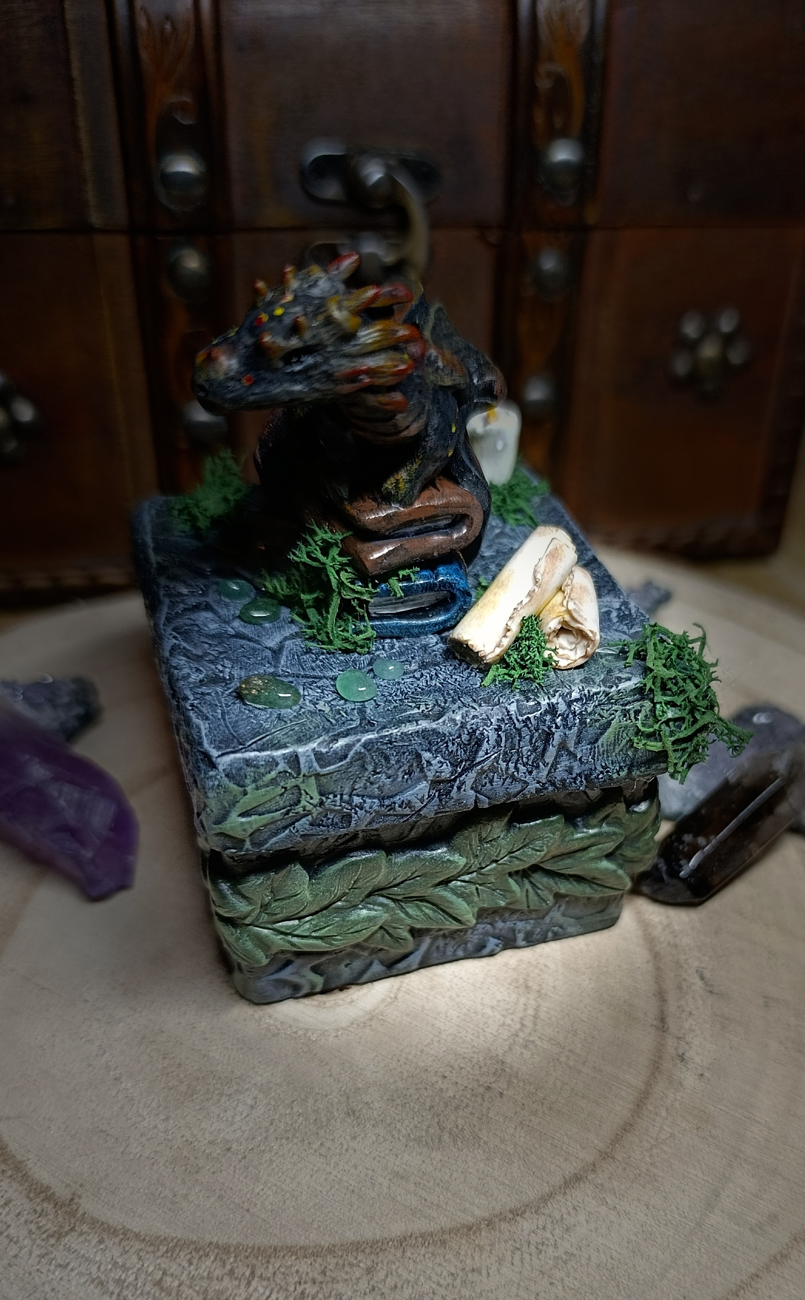 🔥RÉSERVÉ🔥 Boîte Fantasy Dragon sur livres avec parchemins et bougie - fait main – Image 3