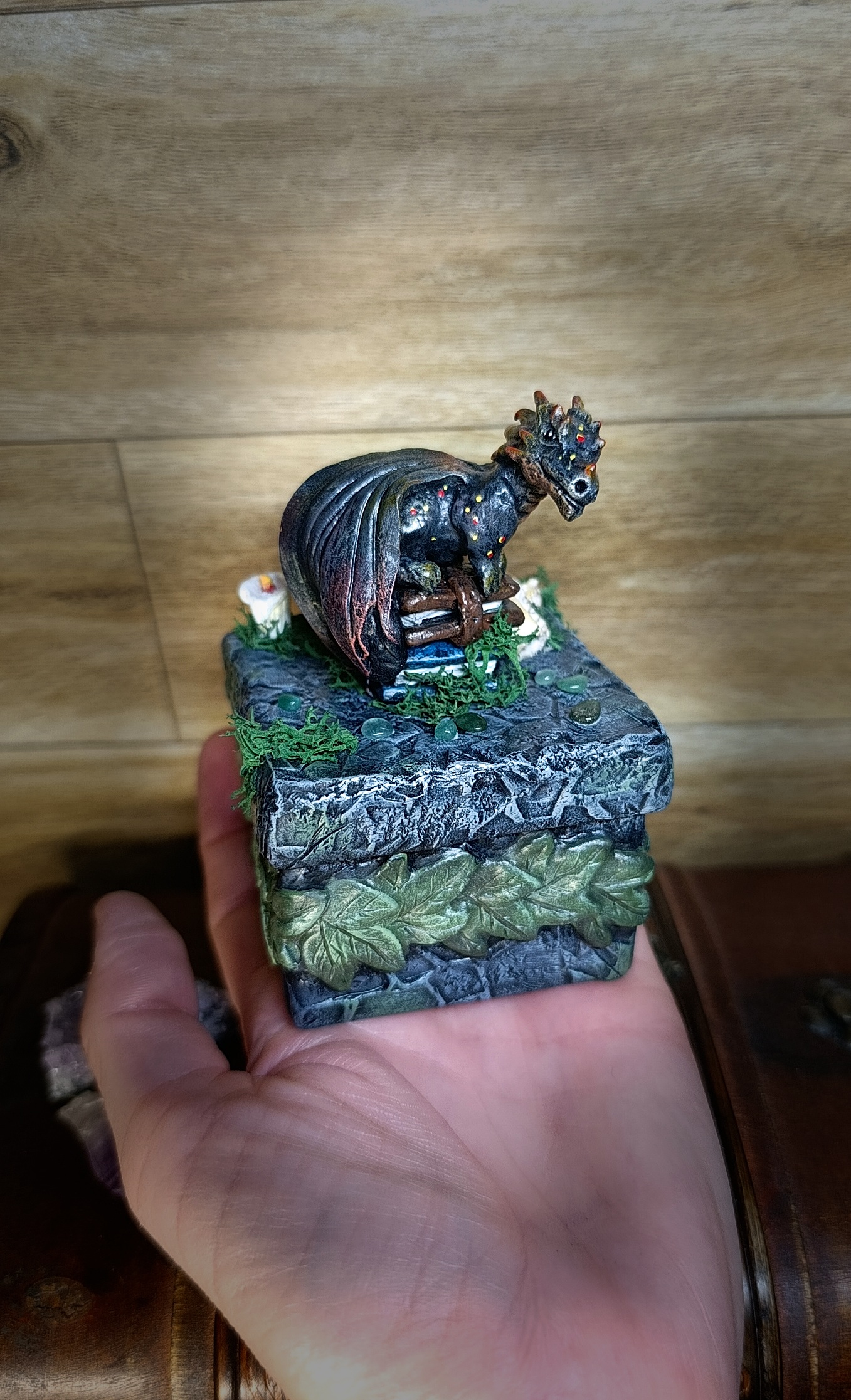 🔥RÉSERVÉ🔥 Boîte Fantasy Dragon sur livres avec parchemins et bougie - fait main