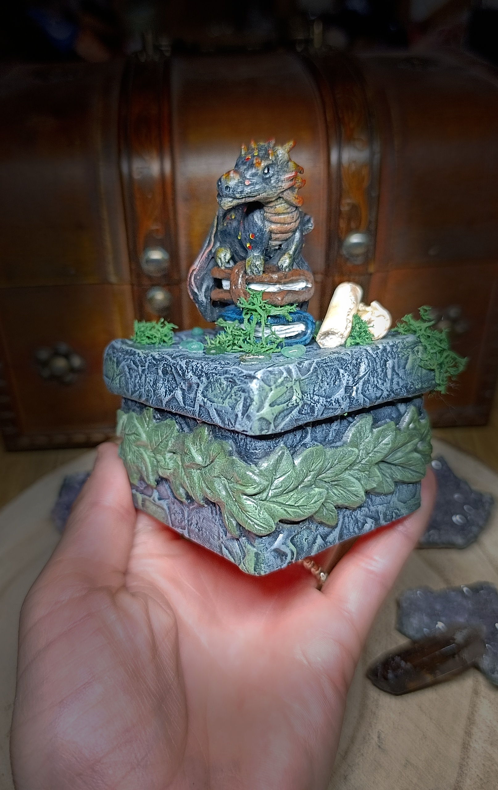 🔥RÉSERVÉ🔥 Boîte Fantasy Dragon sur livres avec parchemins et bougie - fait main – Image 2