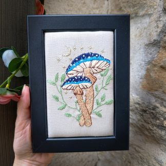 Broderie sous cadre Champignons féériques