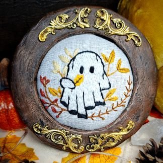 Broderie sous cadre fantôme d'automne phosphorescent