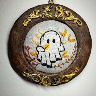 Broderie sous cadre fantôme d'automne phosphorescent