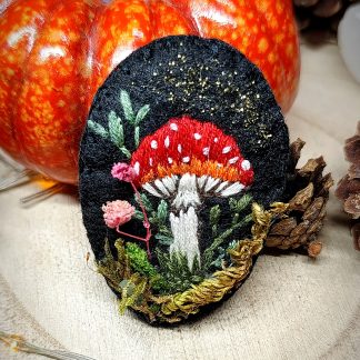 Broche broderie Champignon fantasy