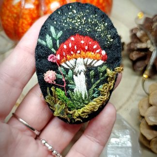 Broche broderie Champignon fantasy