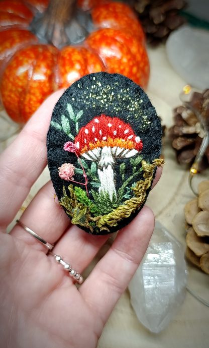 Broche broderie Champignon fantasy