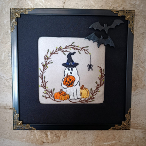 Broderie sous cadre fantôme d’Halloween phosphorescent