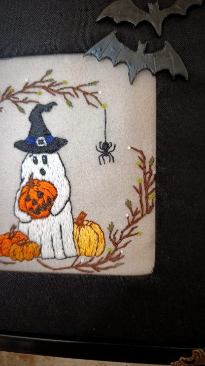 Broderie sous cadre fantôme d'Halloween phosphorescent – Image 4