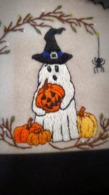 Broderie sous cadre fantôme d'Halloween phosphorescent – Image 5