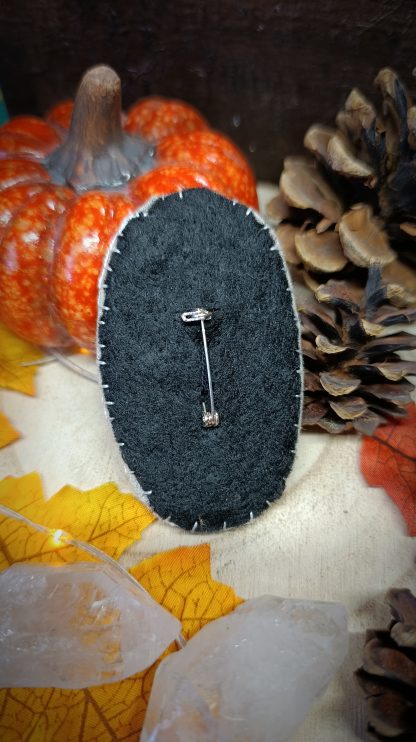 Broche broderie fantasy Champignon avec lune – Image 3