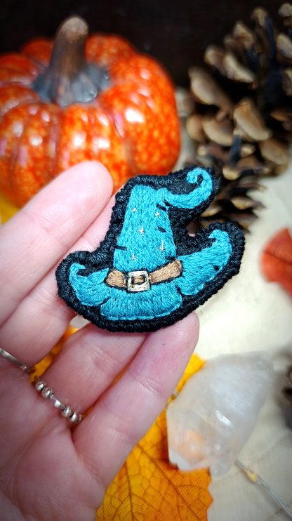 Pin's broderie chapeau de sorcier – Image 2