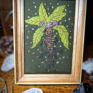 Broderie “Mandragore enchantée” – pièce unique encadrée