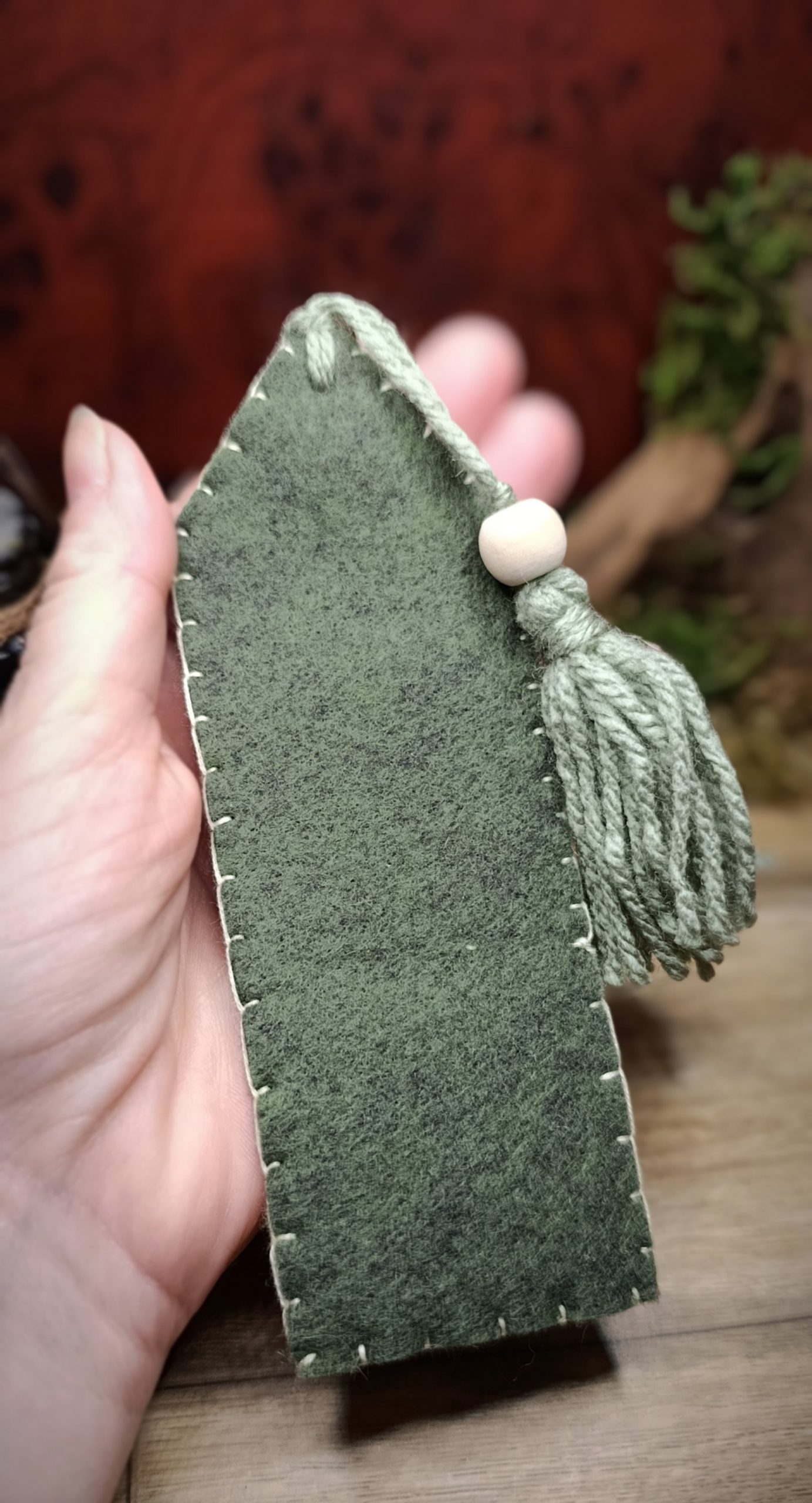 Marque page feutrine balai de sorcière fleurie - Broderie artisanale – Image 5