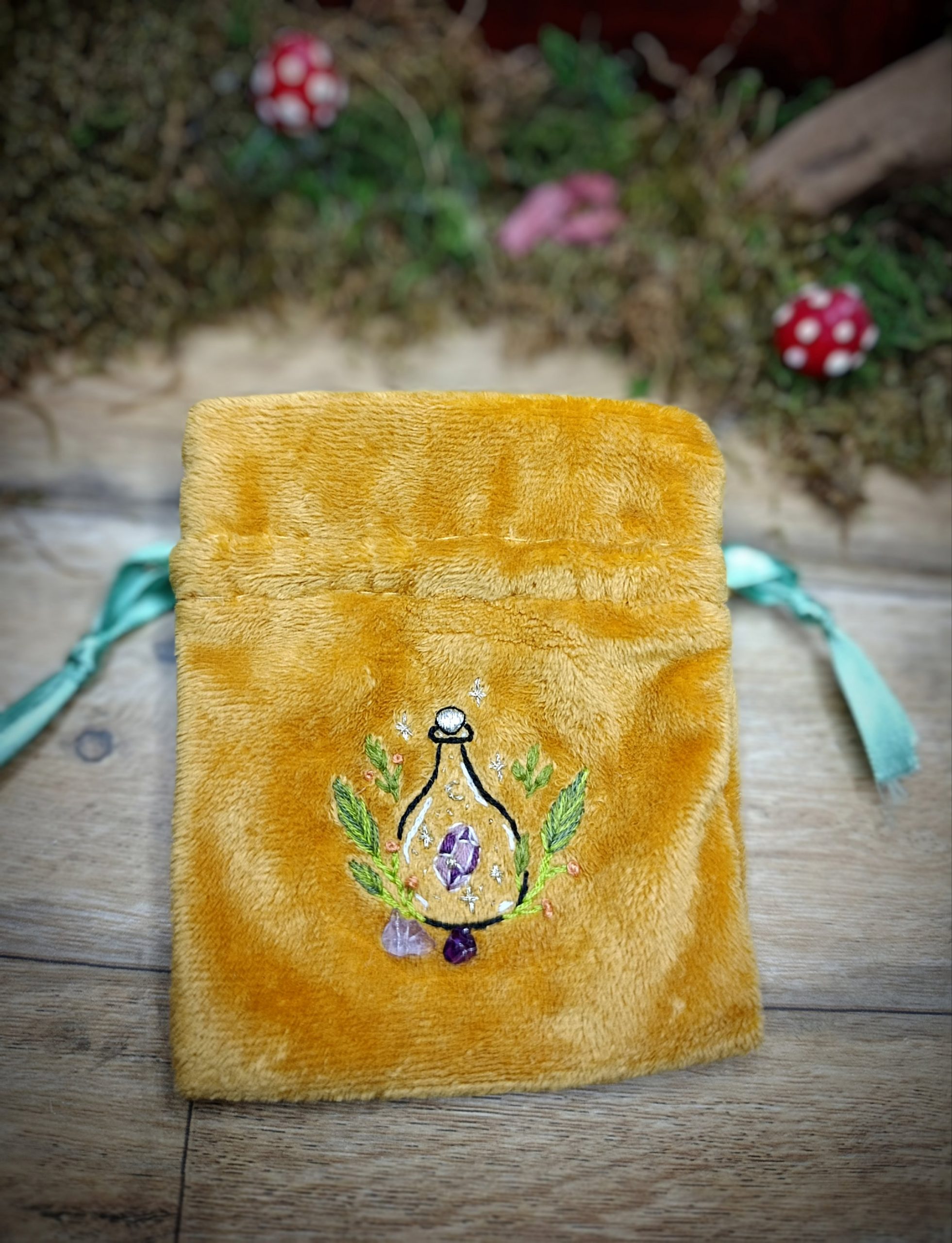 Pochon à cordon broderie potion magique avec éclats d'améthyste – Image 3