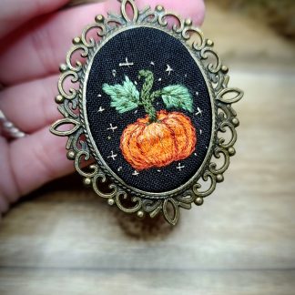 Collier avec broderie en pendentif Citrouille enchantée