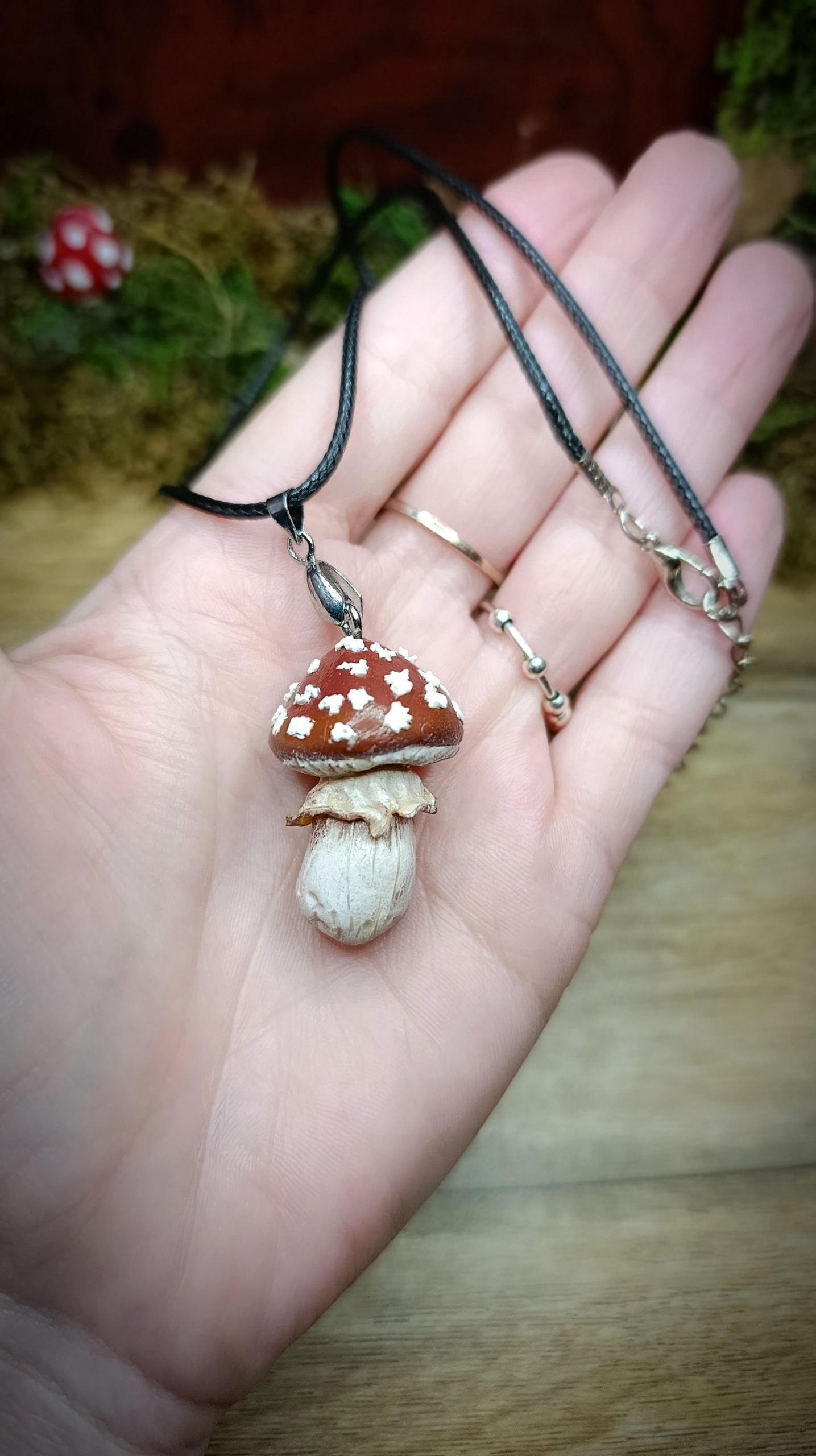 Collier avec pendentif champignon en pâte polymère