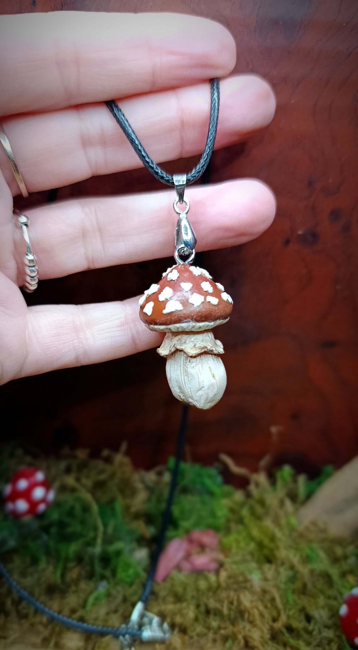 Collier avec pendentif champignon en pâte polymère – Image 2