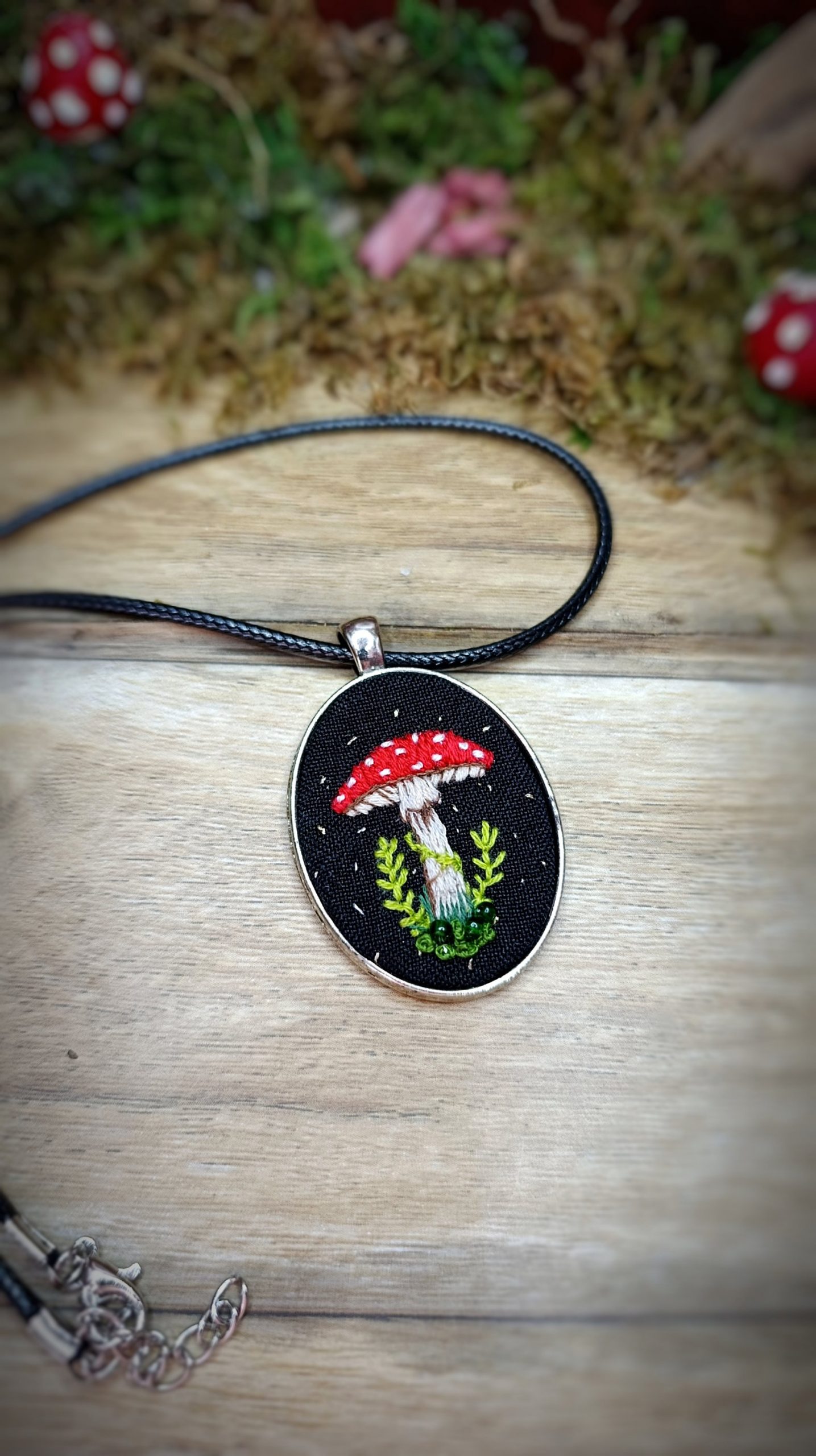 Collier avec pendentif broderie Champignon – Image 3