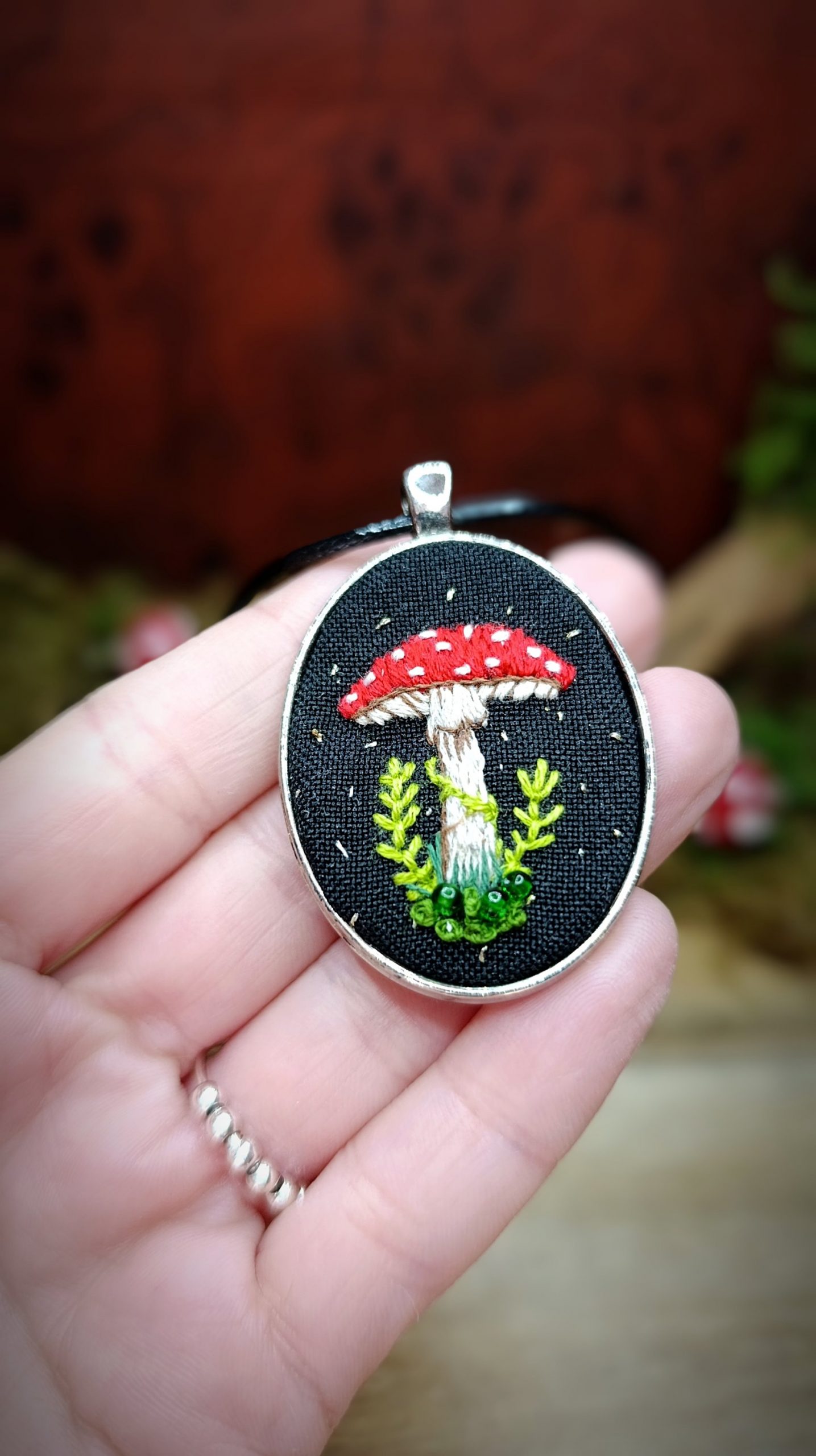 Collier avec pendentif broderie Champignon – Image 2