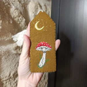Marque page feutrine champignon féerique – Broderie artisanale
