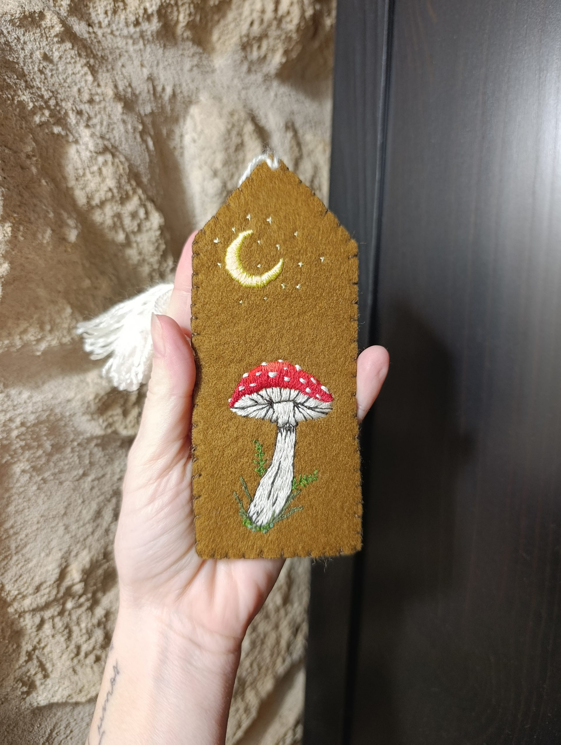 Marque page feutrine champignon féerique - Broderie artisanale